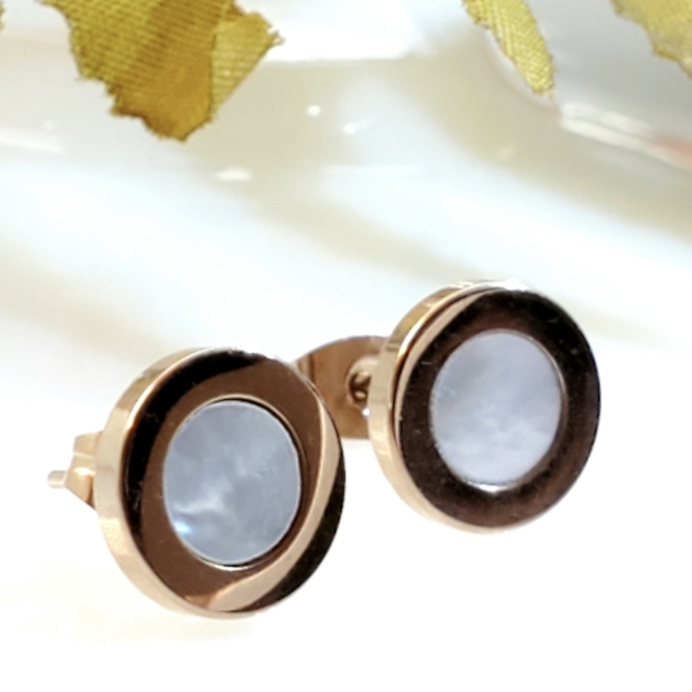 🌻 E 21C NEW Rosegold Pearlescent Stud Earrings - Picture 6 of 6
